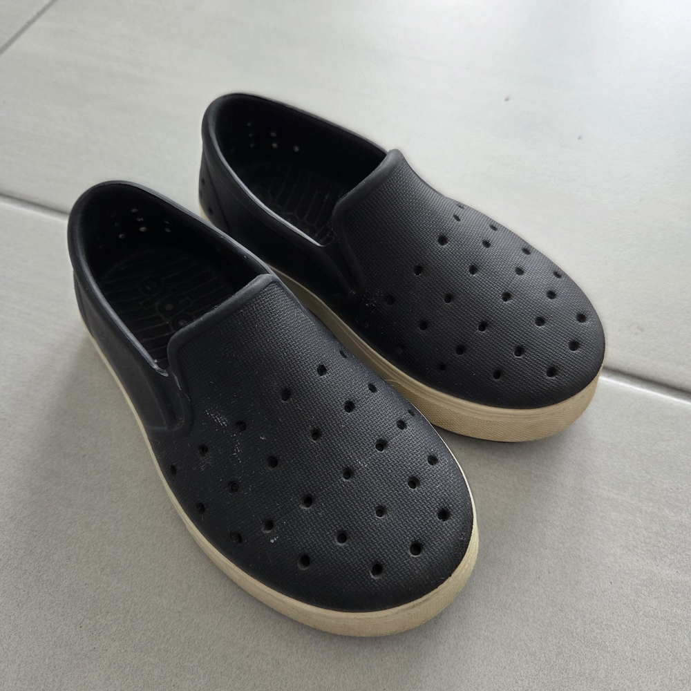 TODDLER Black Slip-On Shoes- PEOPLE- SIZE 8 C